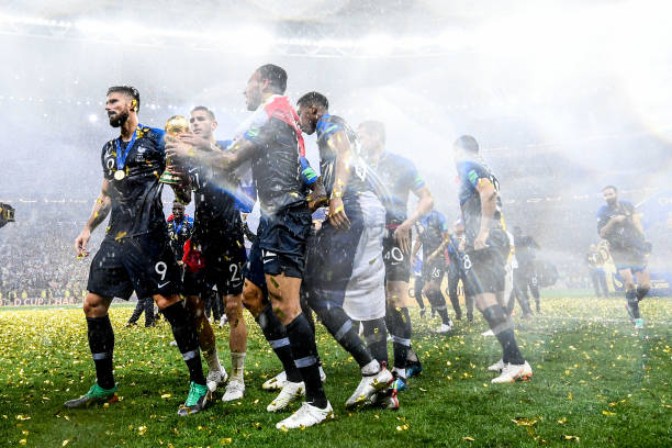 同时与俱乐 同时与俱乐